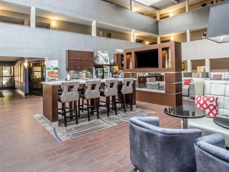 Quality Suites Nashville Airport Exterior photo