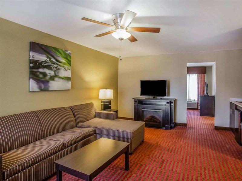 Quality Suites Nashville Airport Exterior photo