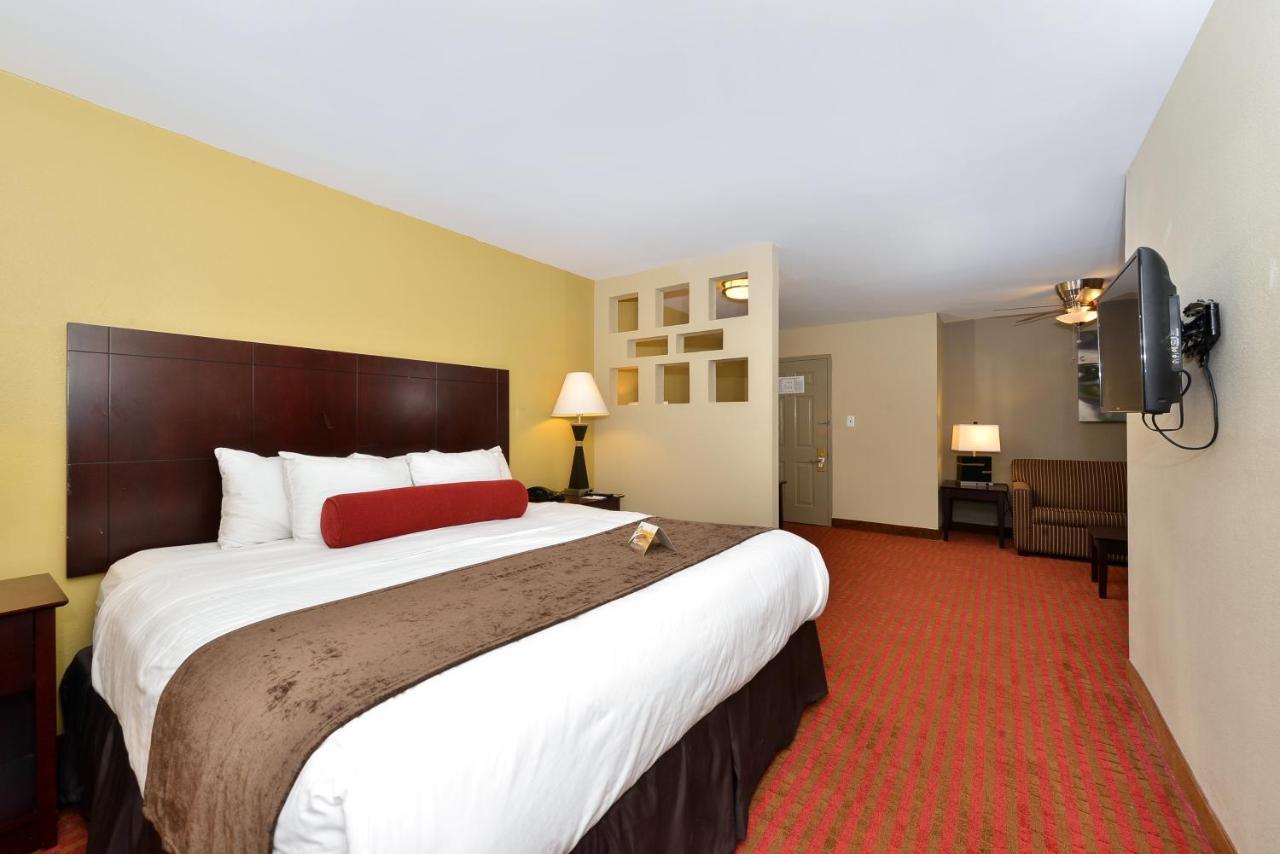 Quality Suites Nashville Airport Exterior photo