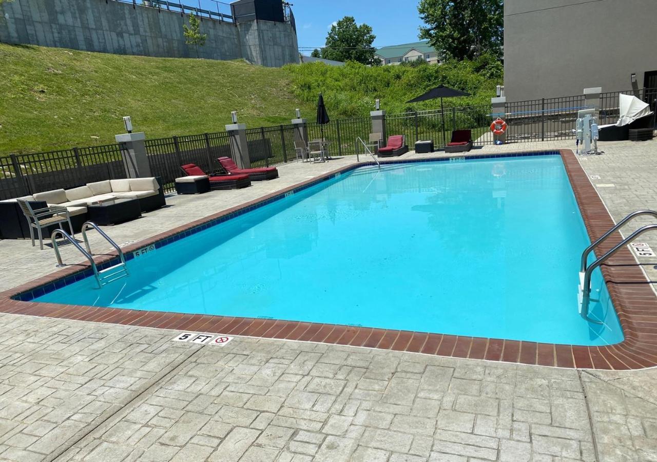 Quality Suites Nashville Airport Exterior photo
