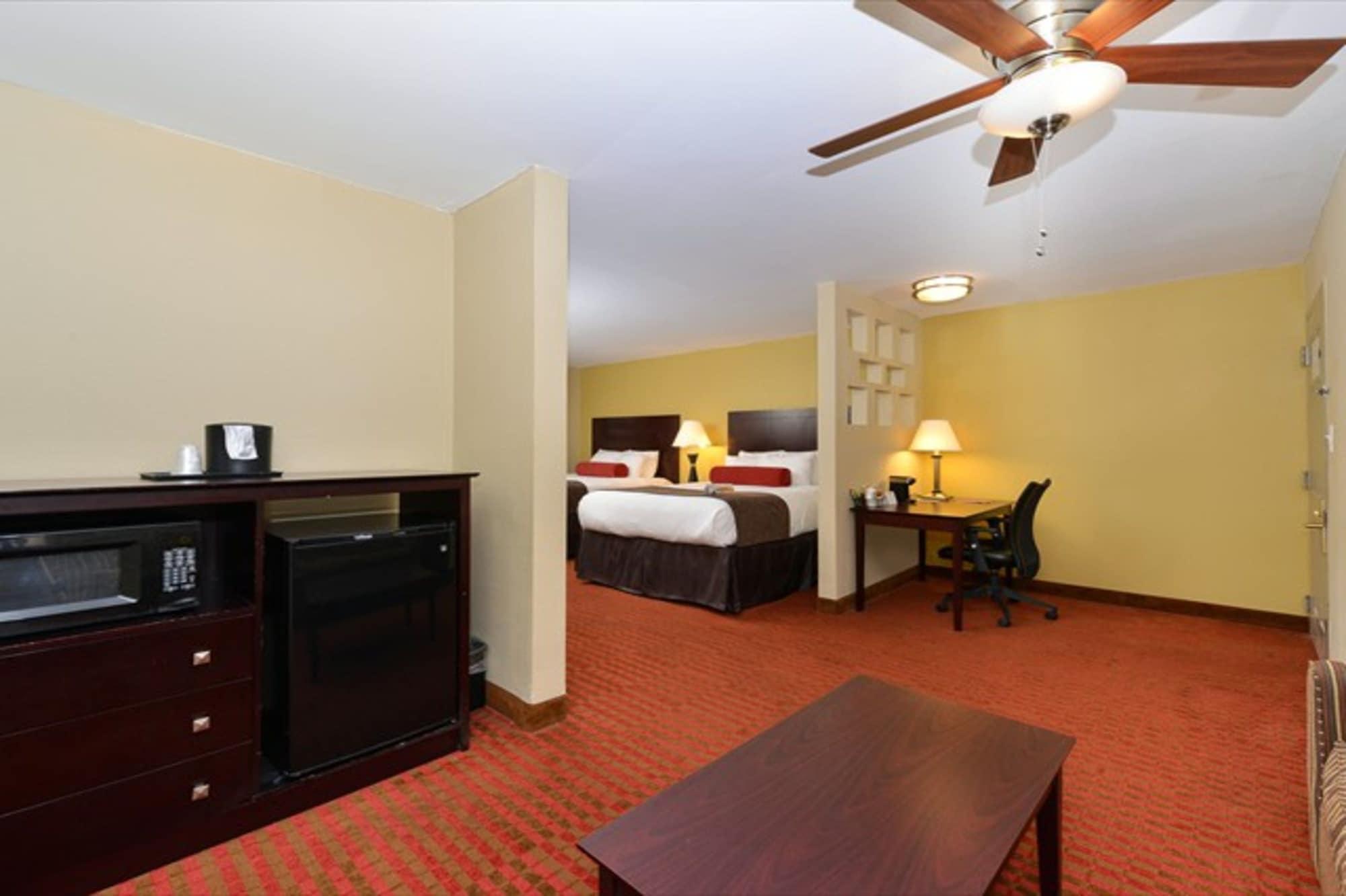 Quality Suites Nashville Airport Exterior photo