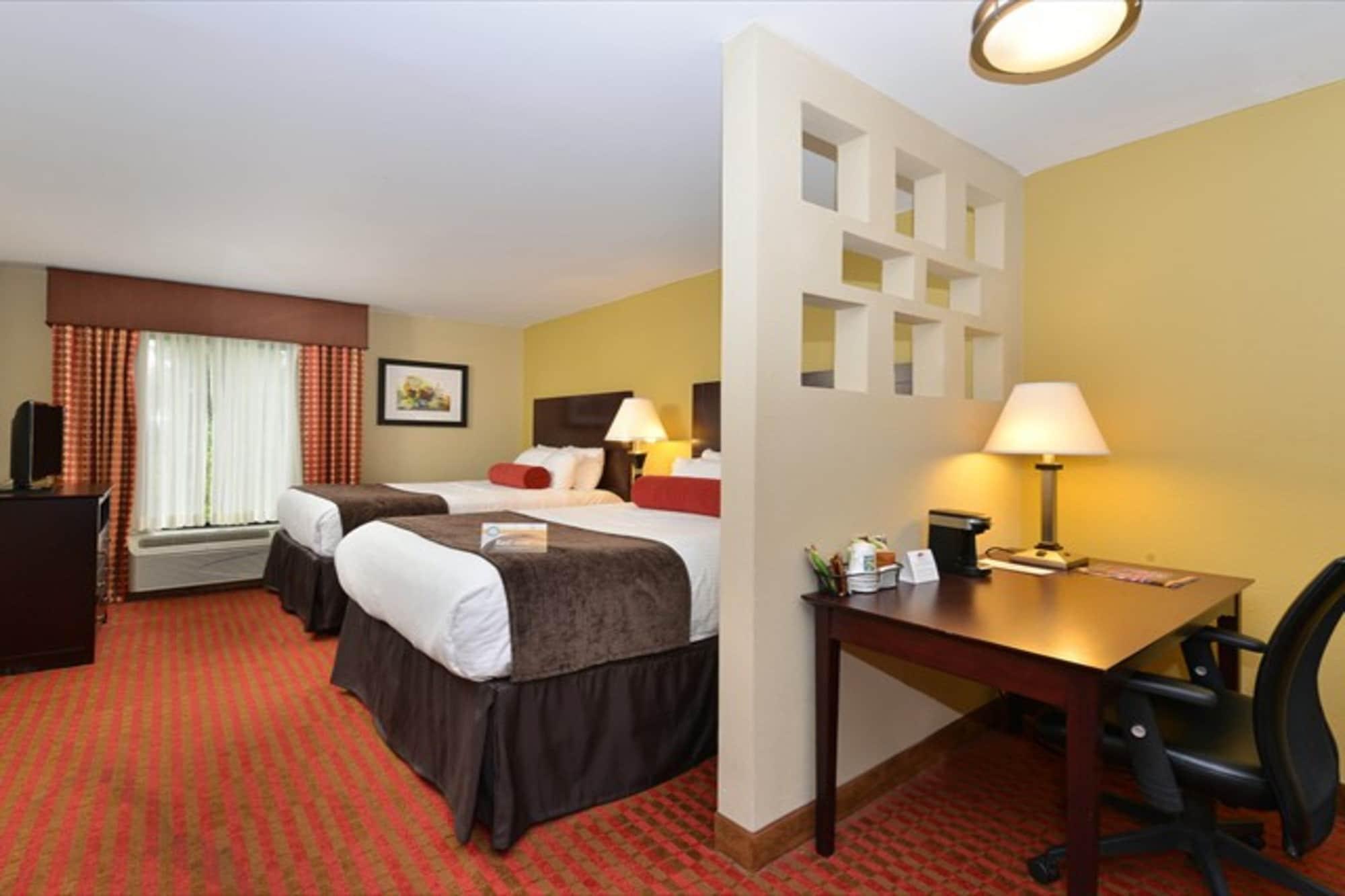 Quality Suites Nashville Airport Exterior photo