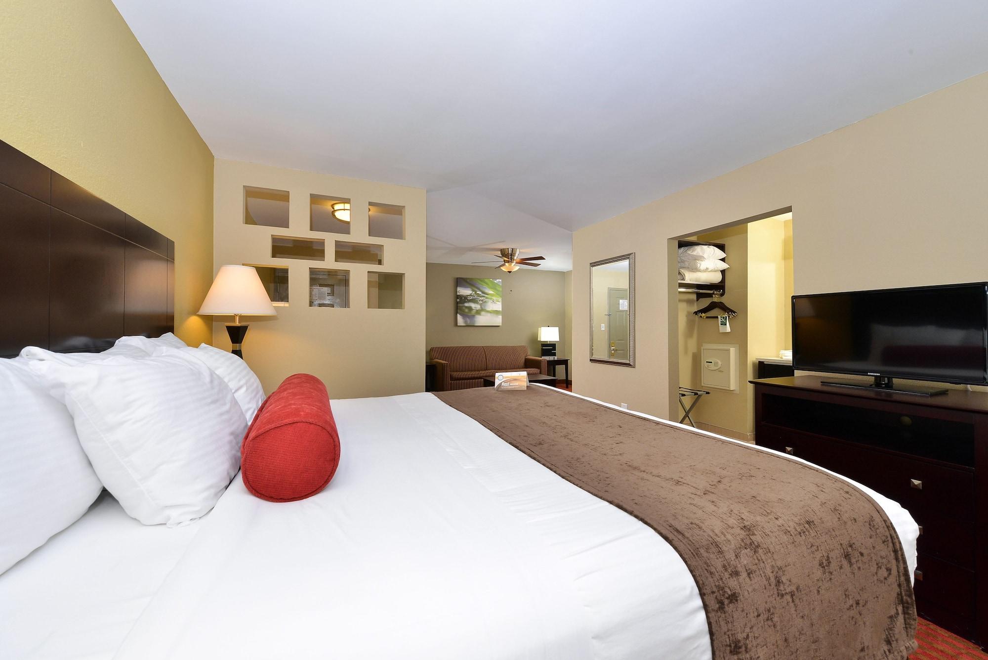 Quality Suites Nashville Airport Exterior photo