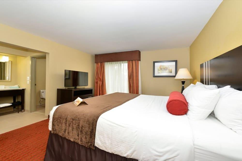 Quality Suites Nashville Airport Exterior photo