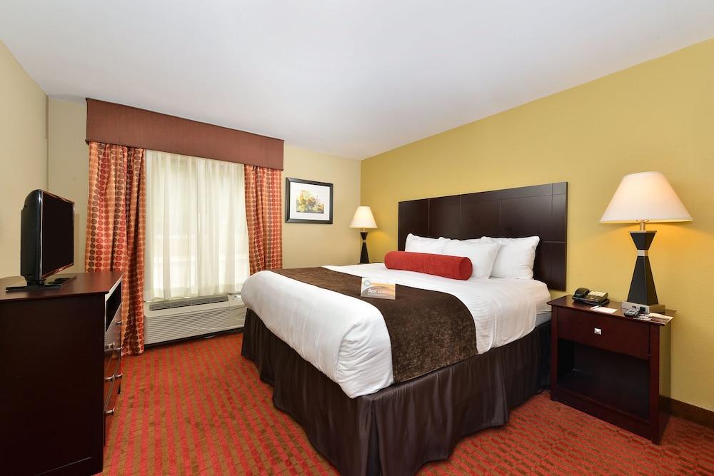 Quality Suites Nashville Airport Exterior photo