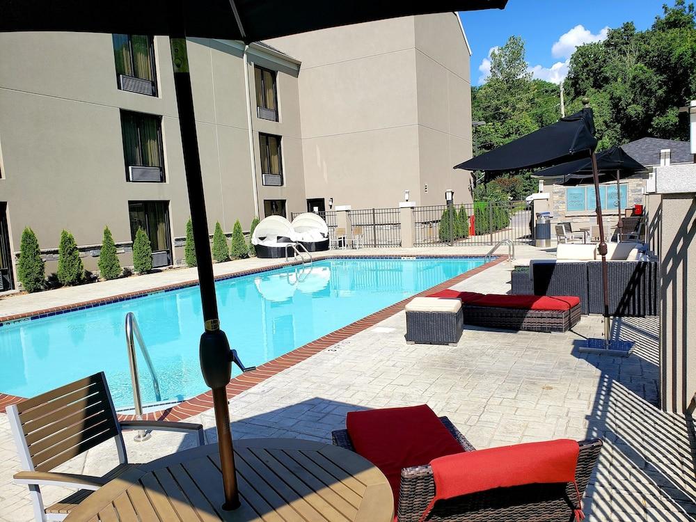 Quality Suites Nashville Airport Exterior photo