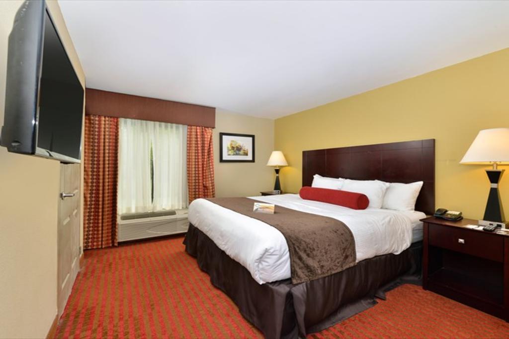 Quality Suites Nashville Airport Exterior photo
