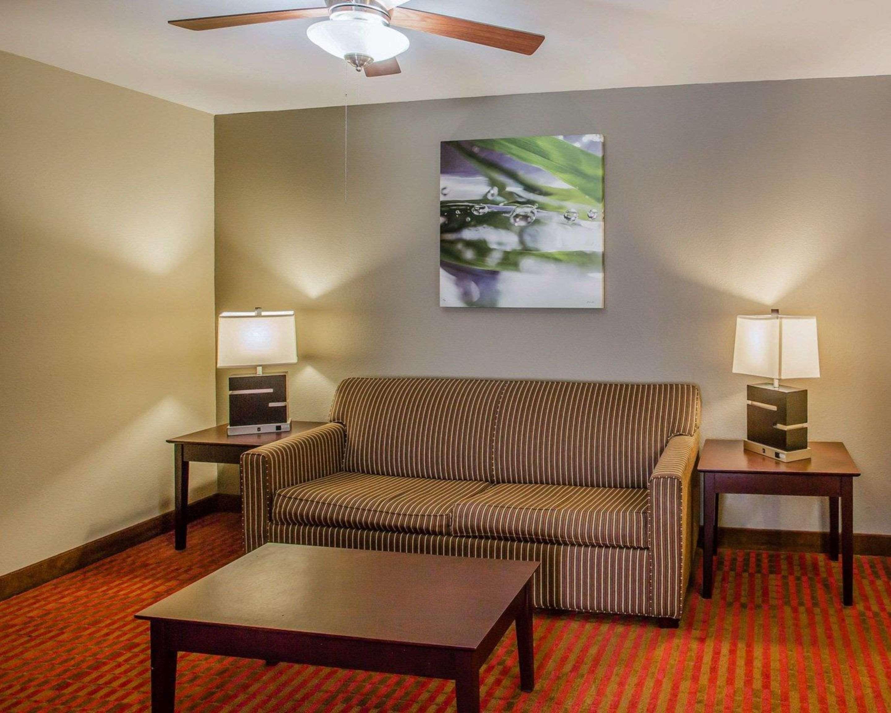 Quality Suites Nashville Airport Exterior photo