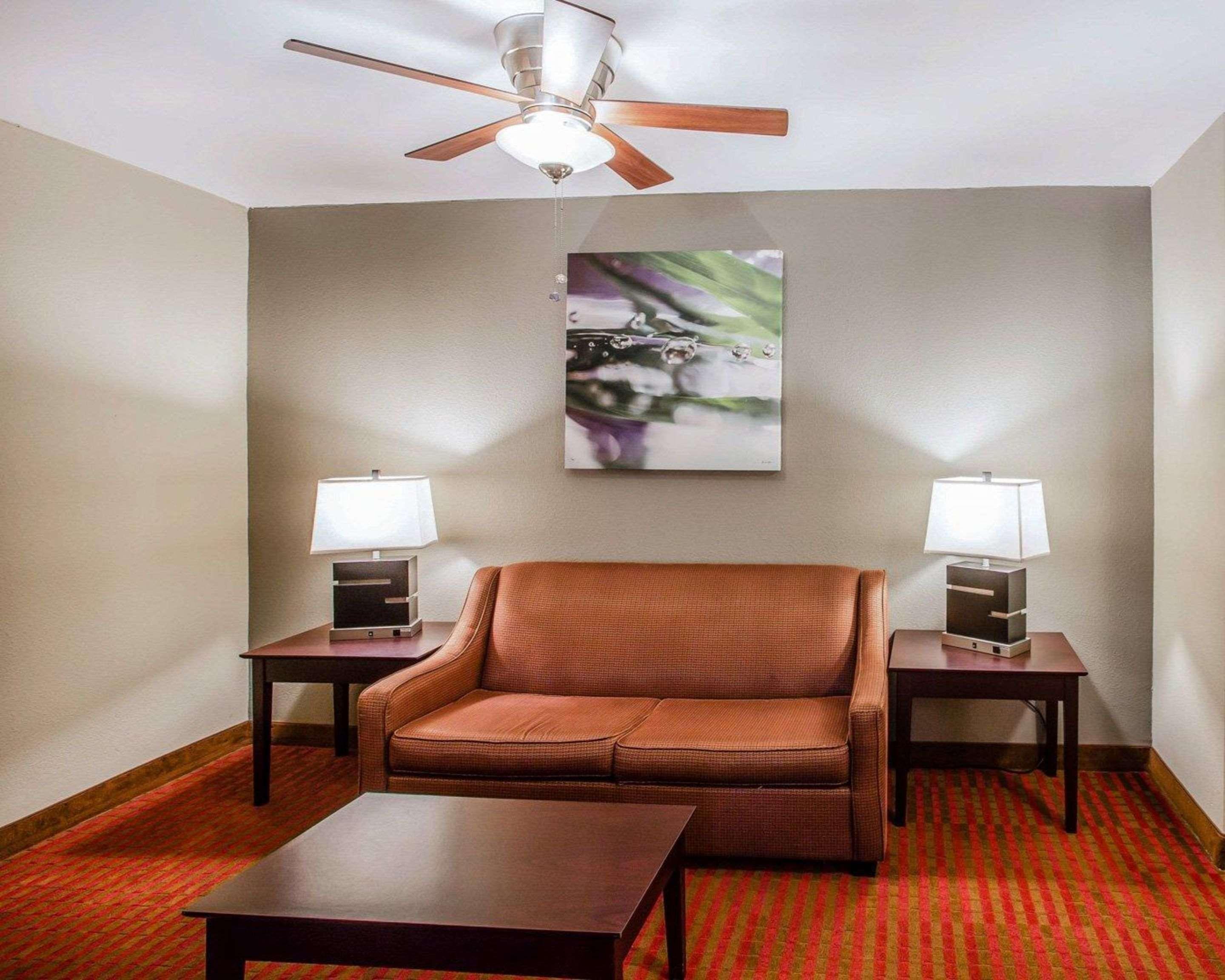 Quality Suites Nashville Airport Exterior photo