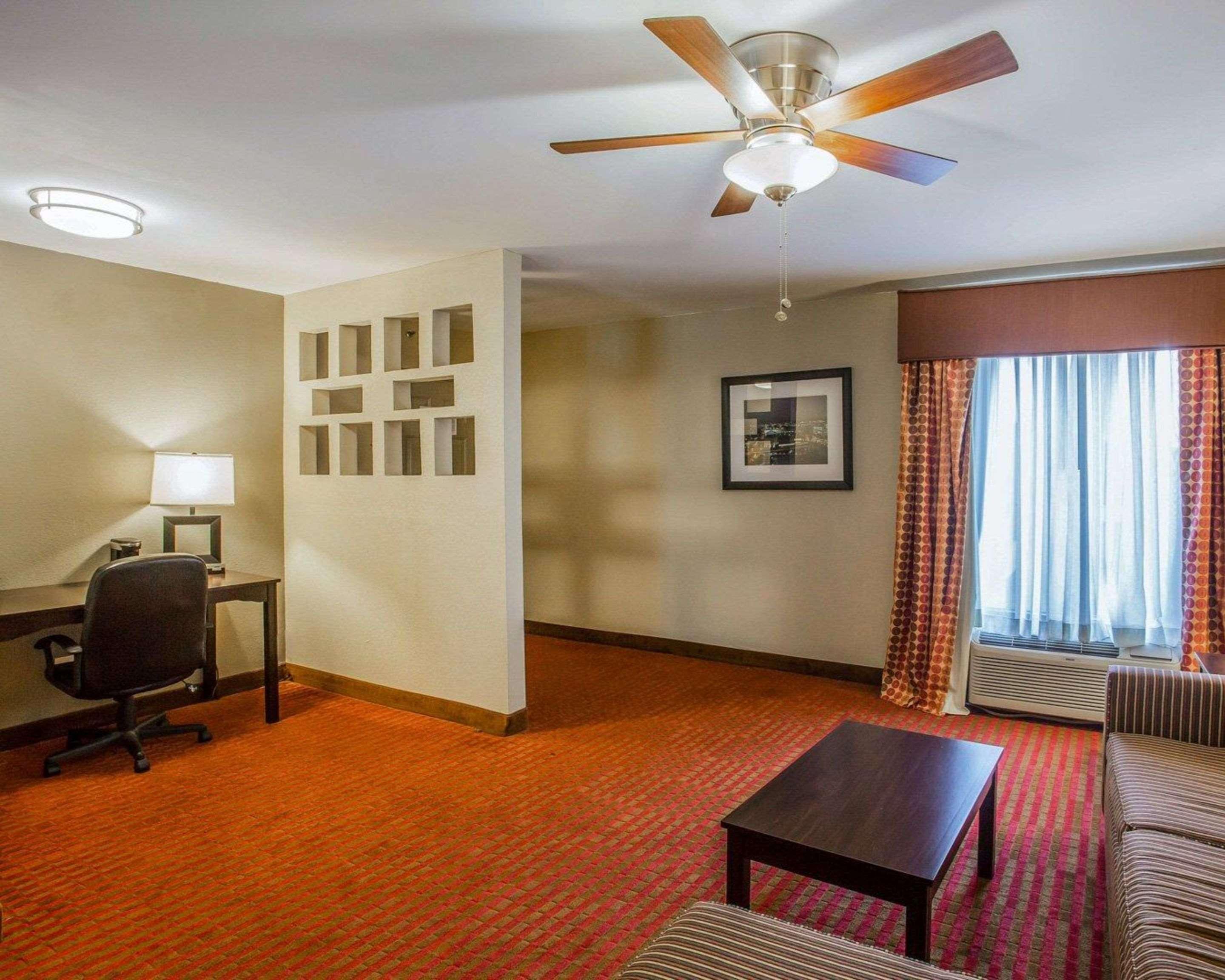 Quality Suites Nashville Airport Exterior photo