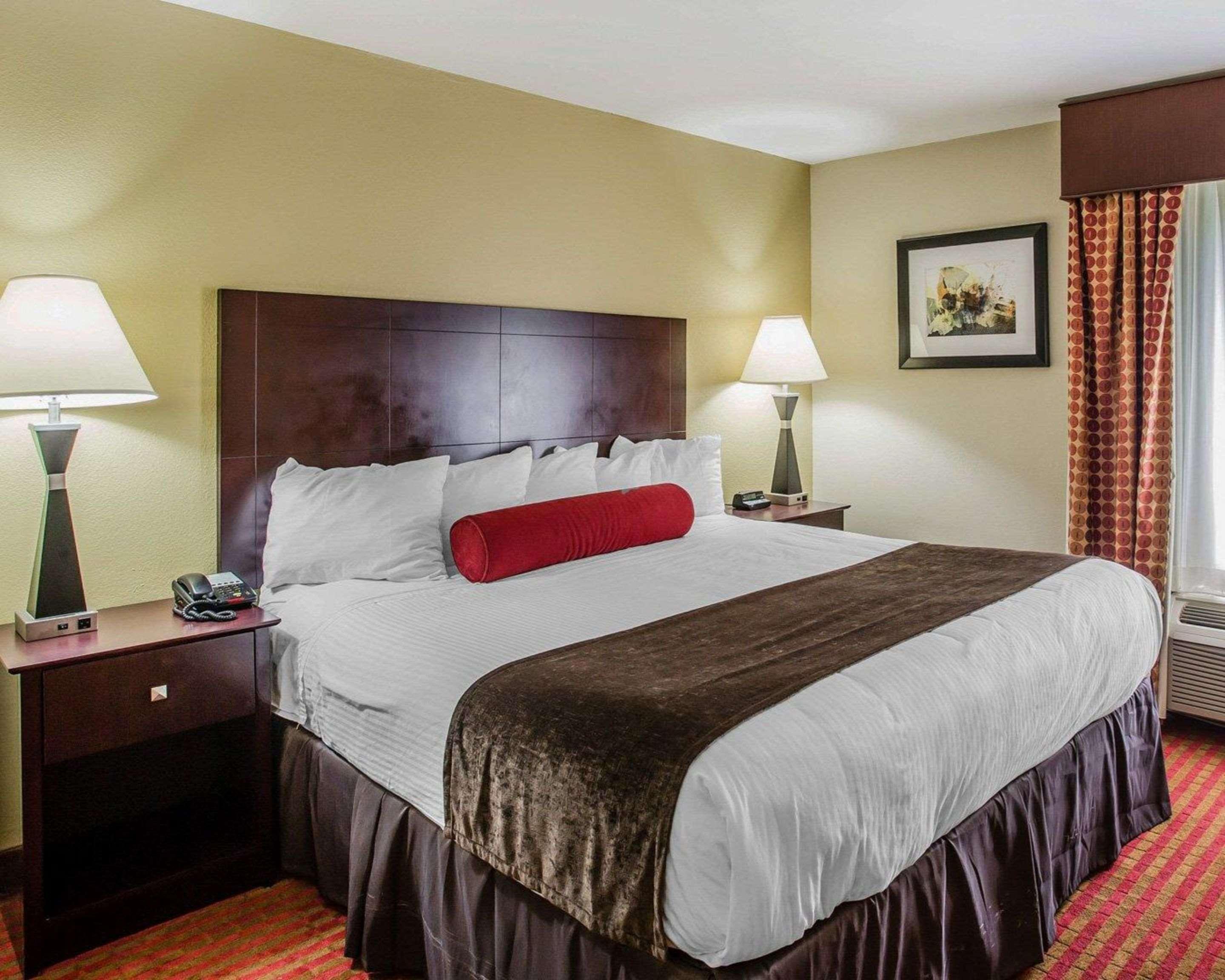 Quality Suites Nashville Airport Exterior photo