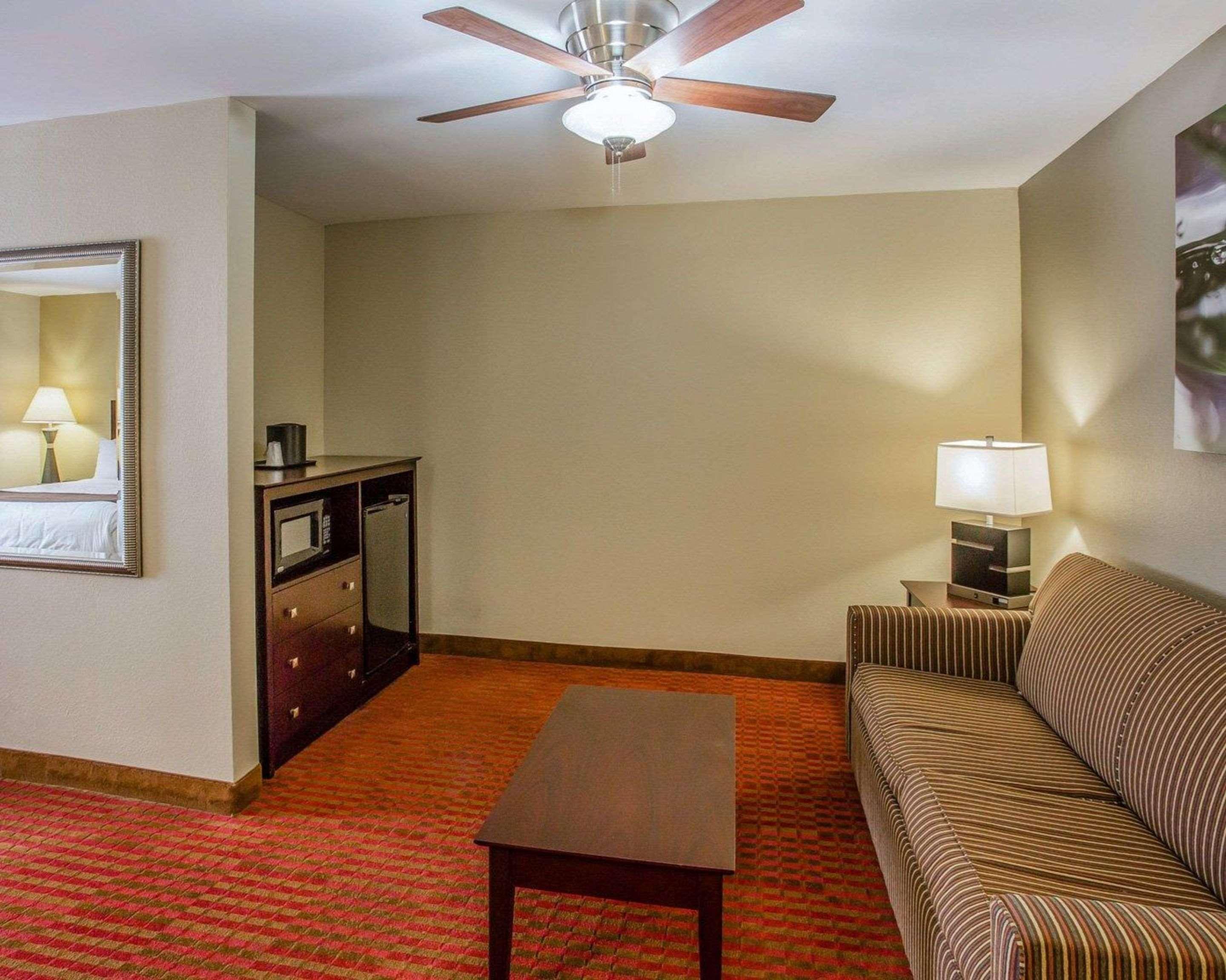 Quality Suites Nashville Airport Exterior photo