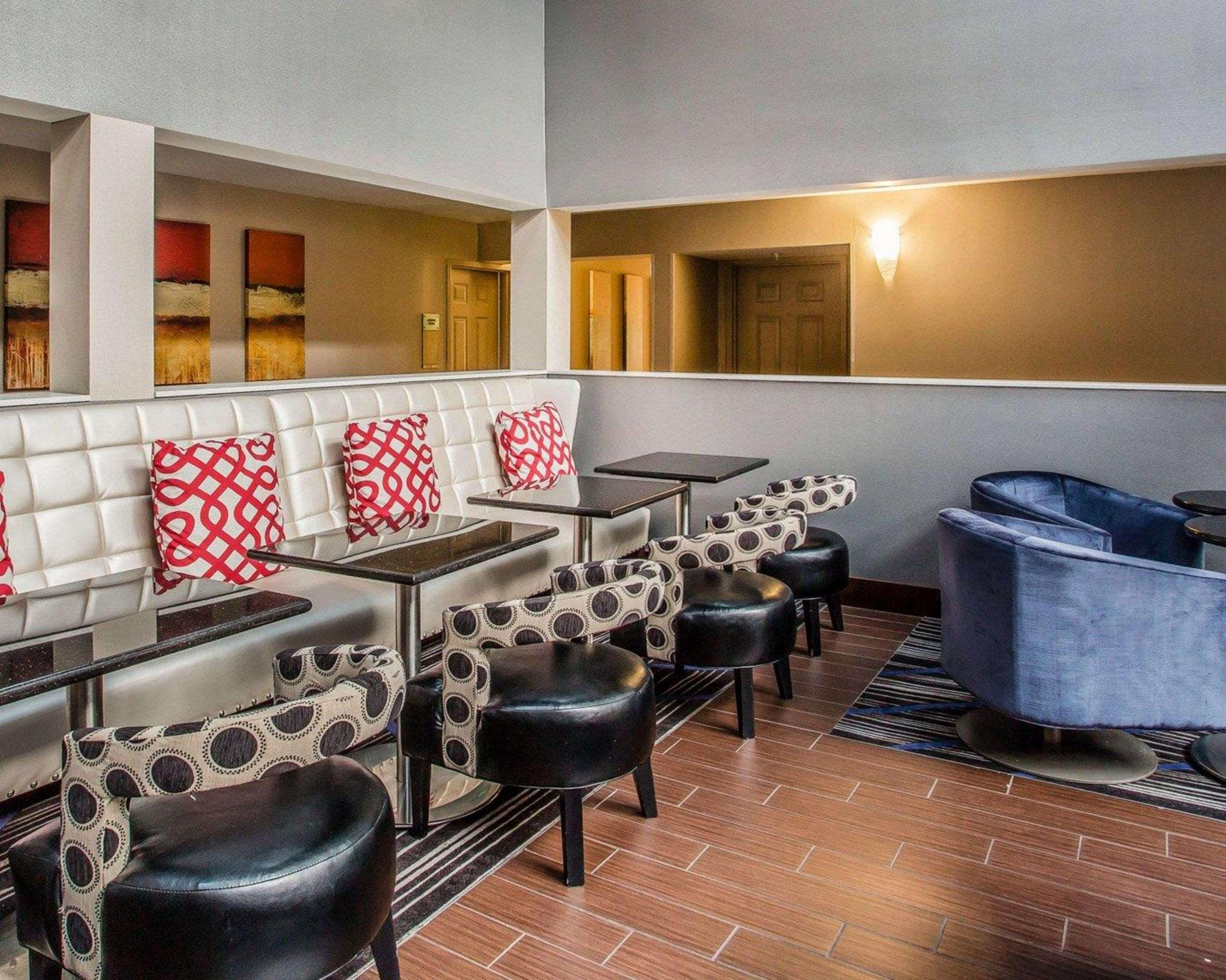 Quality Suites Nashville Airport Exterior photo