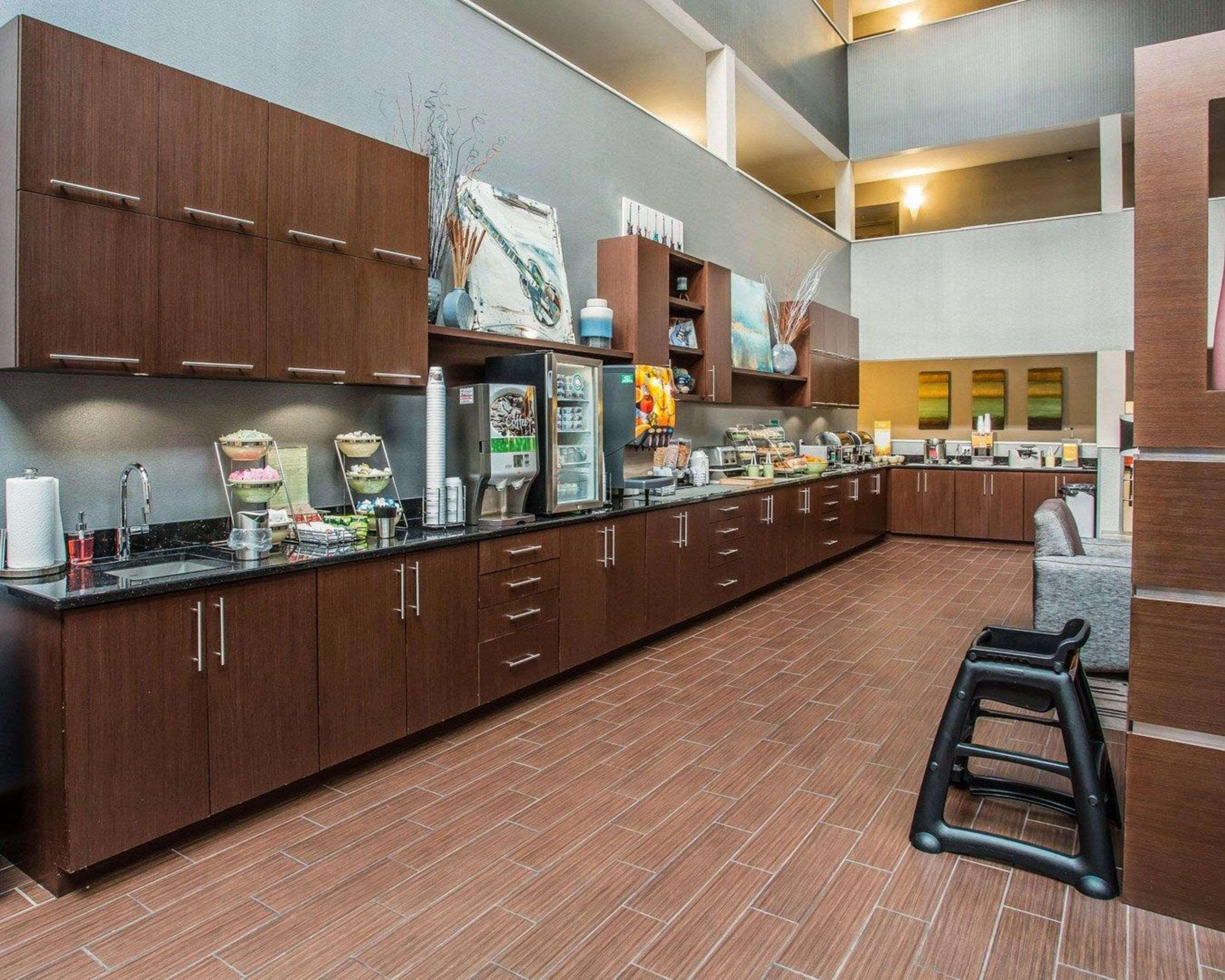 Quality Suites Nashville Airport Exterior photo