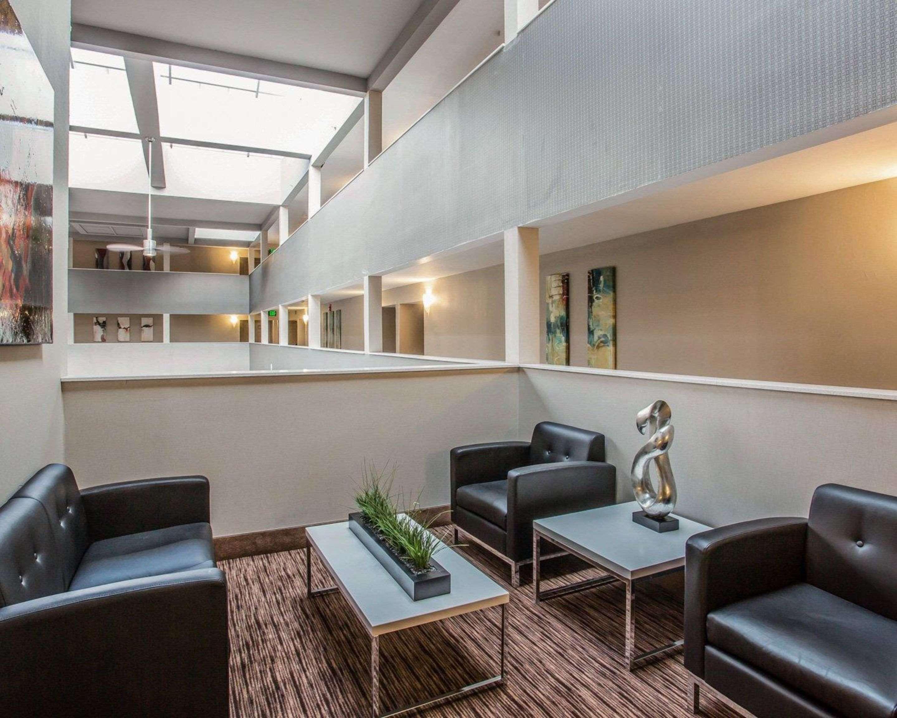 Quality Suites Nashville Airport Exterior photo
