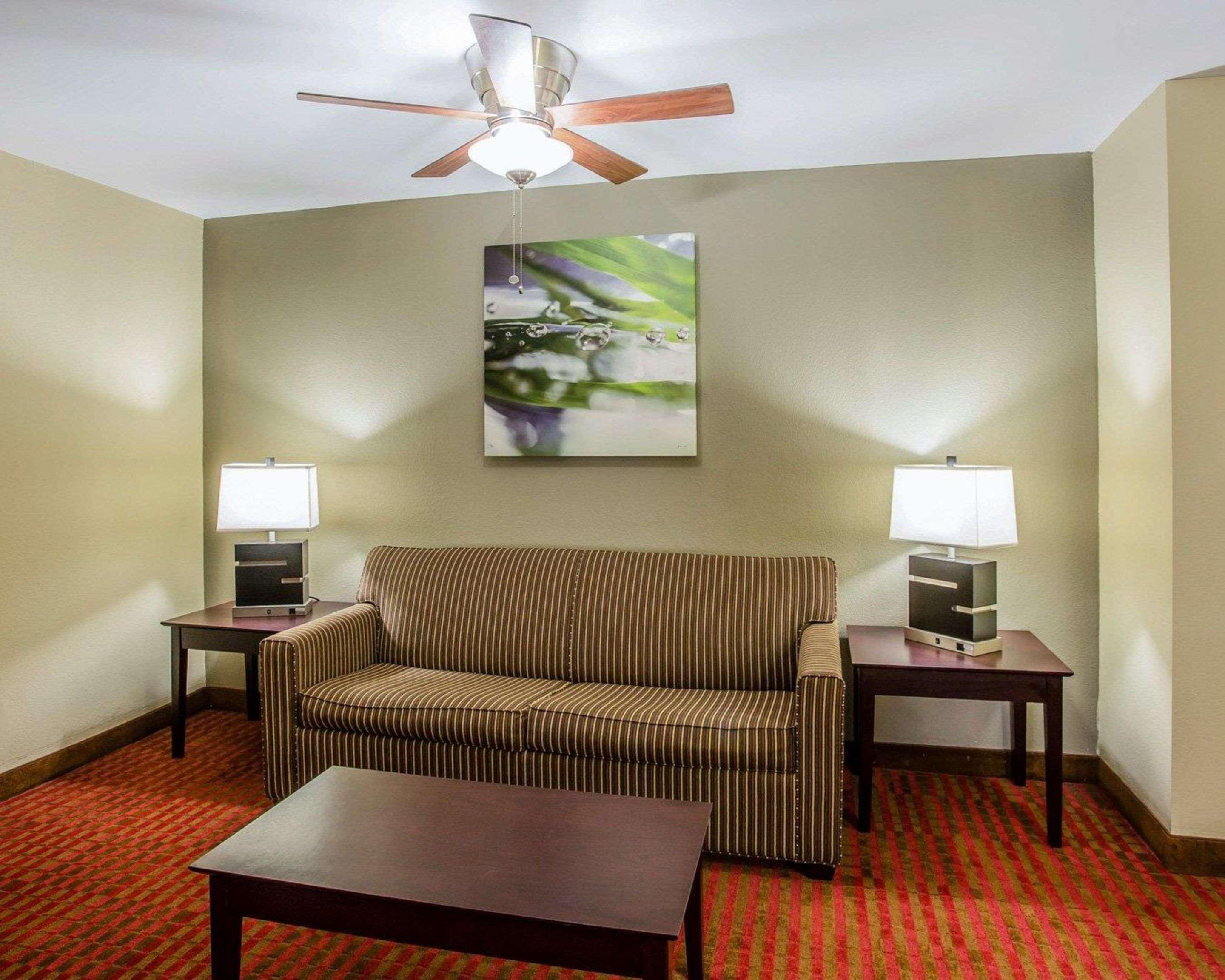 Quality Suites Nashville Airport Exterior photo