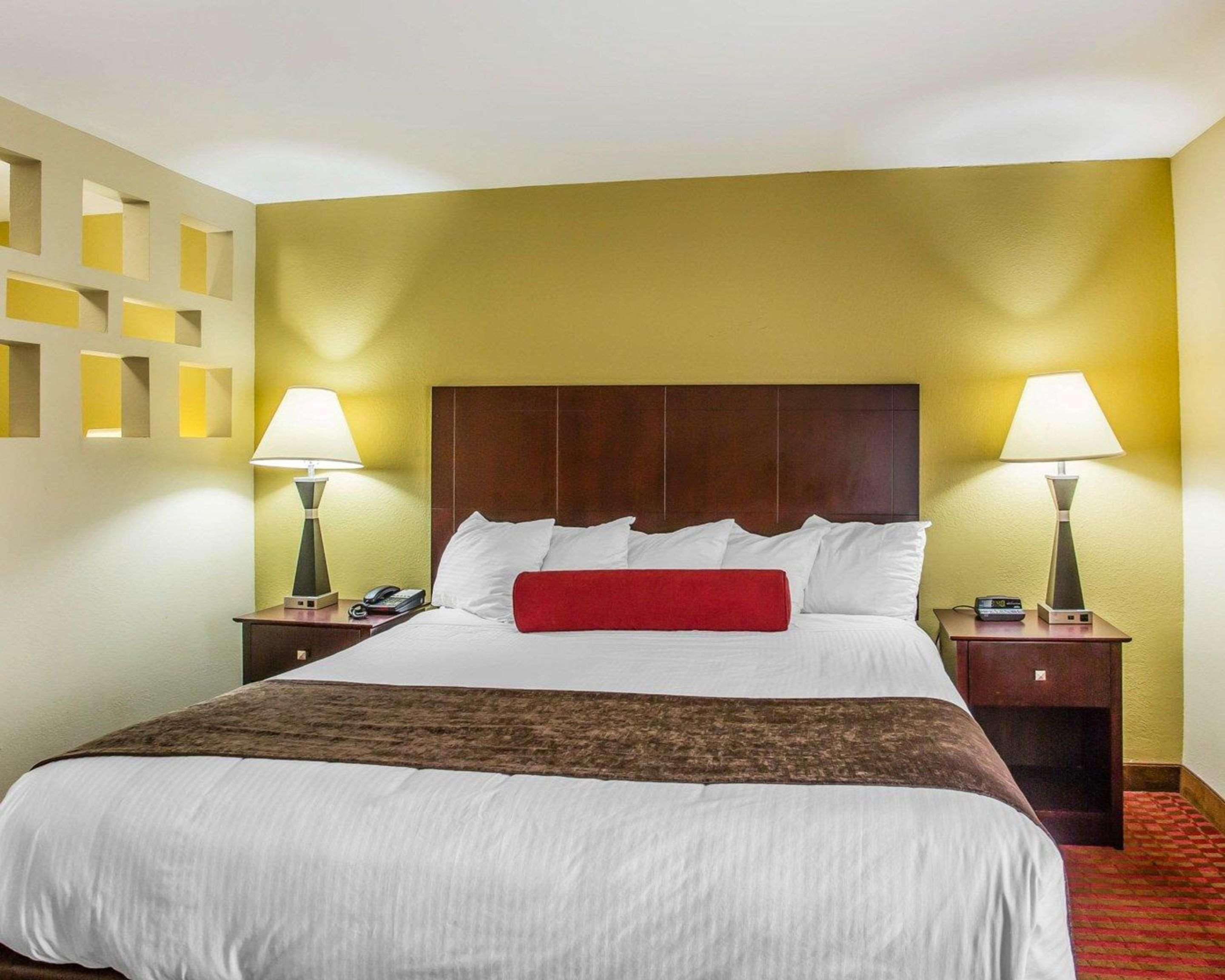 Quality Suites Nashville Airport Exterior photo