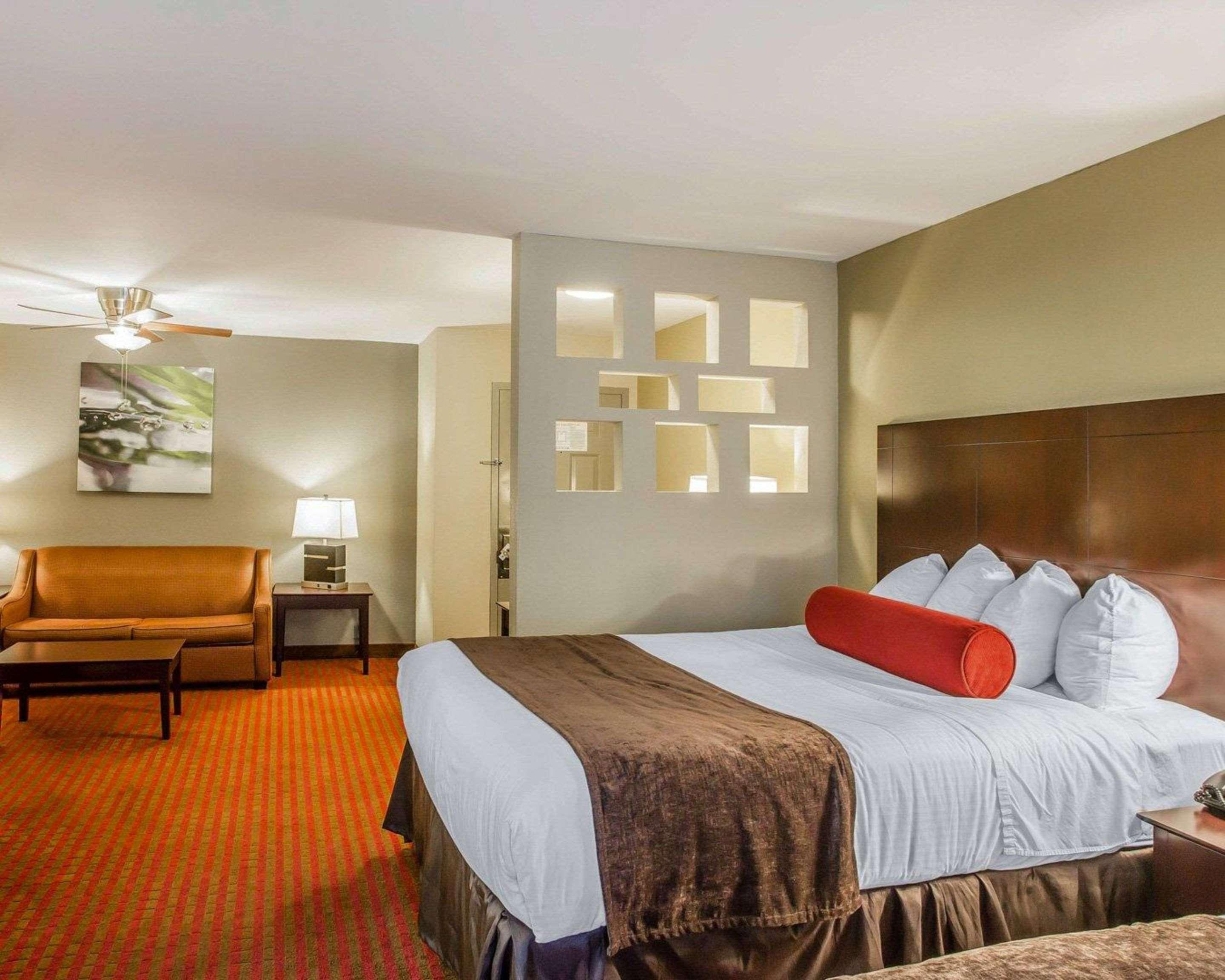 Quality Suites Nashville Airport Exterior photo