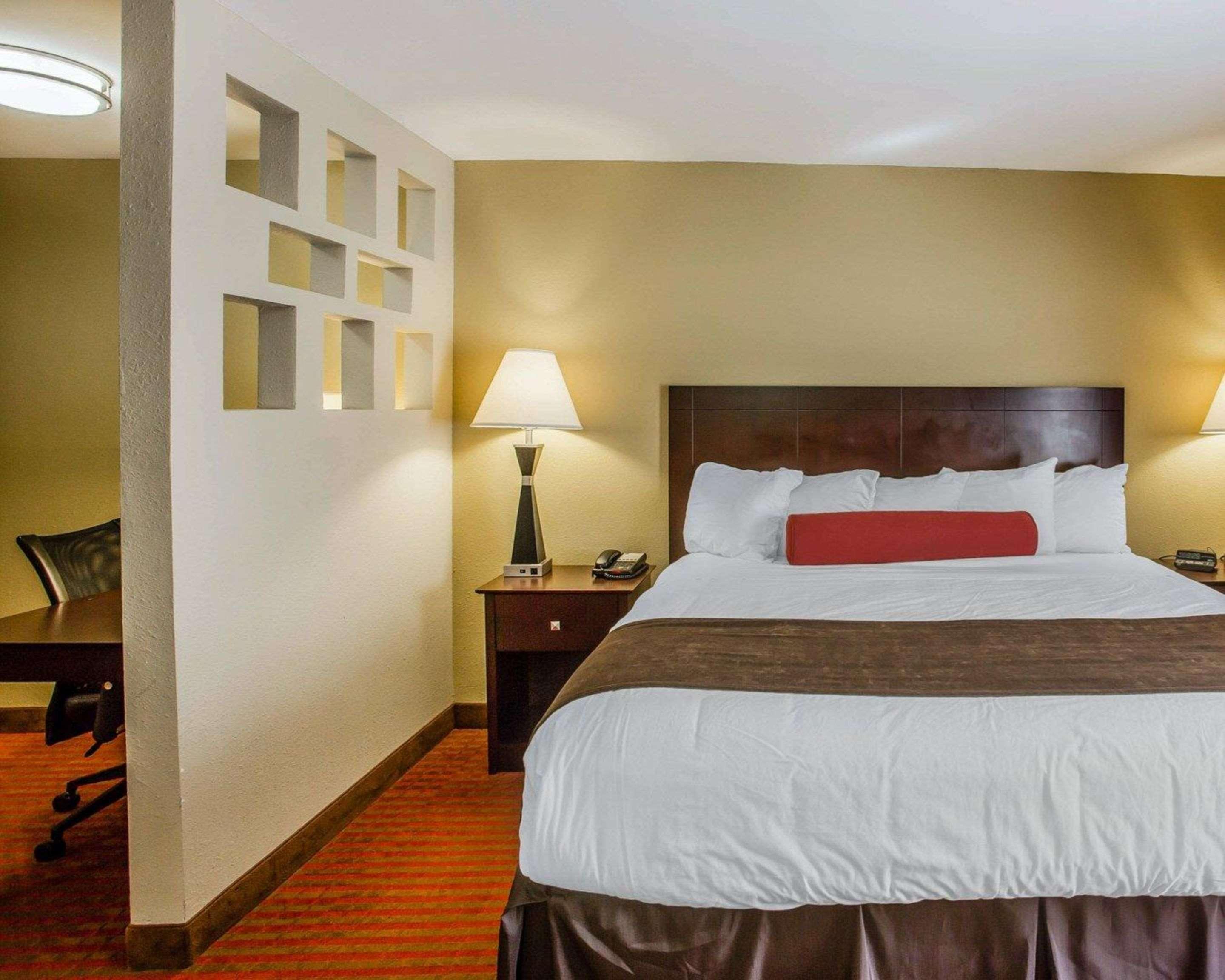 Quality Suites Nashville Airport Exterior photo