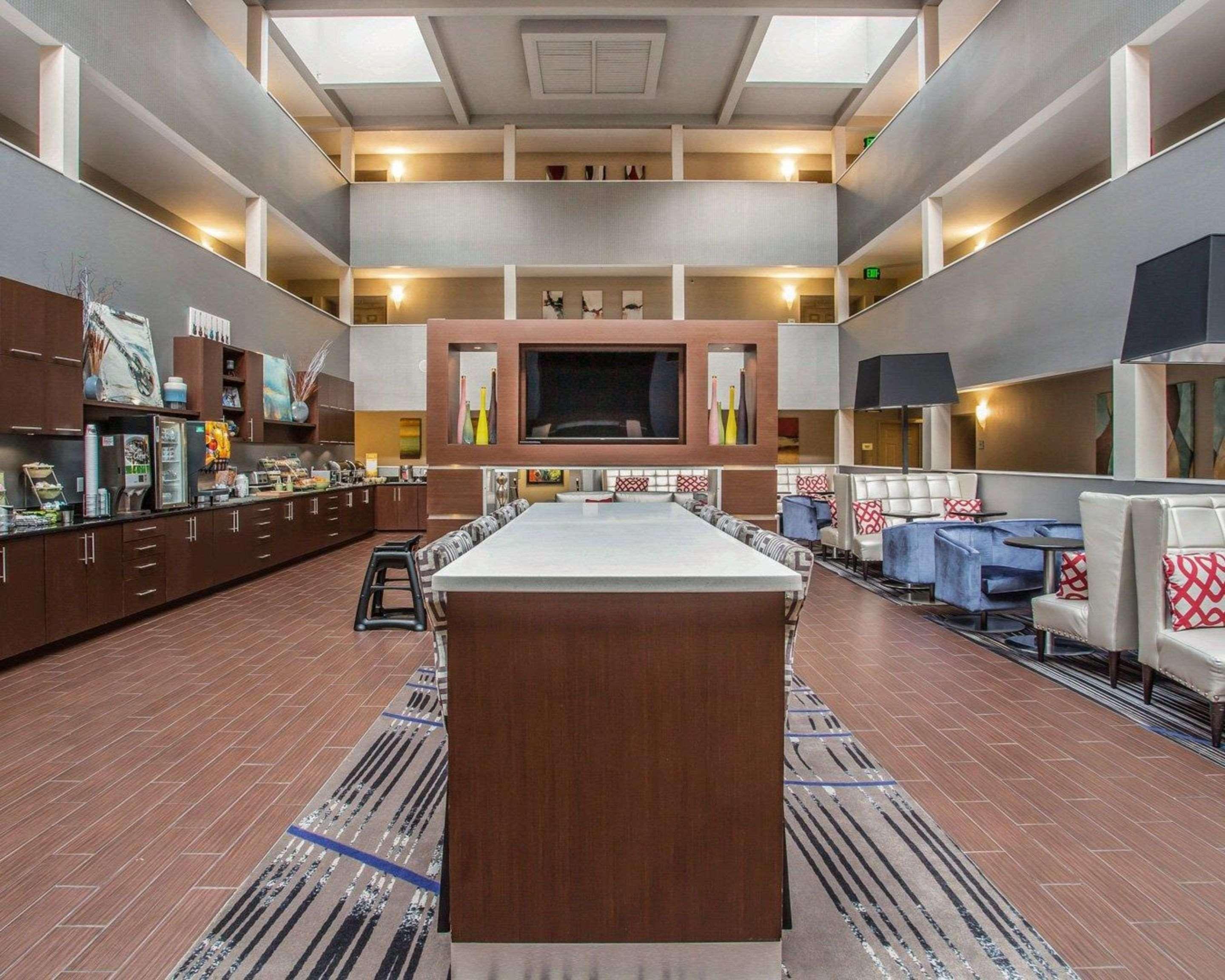 Quality Suites Nashville Airport Exterior photo