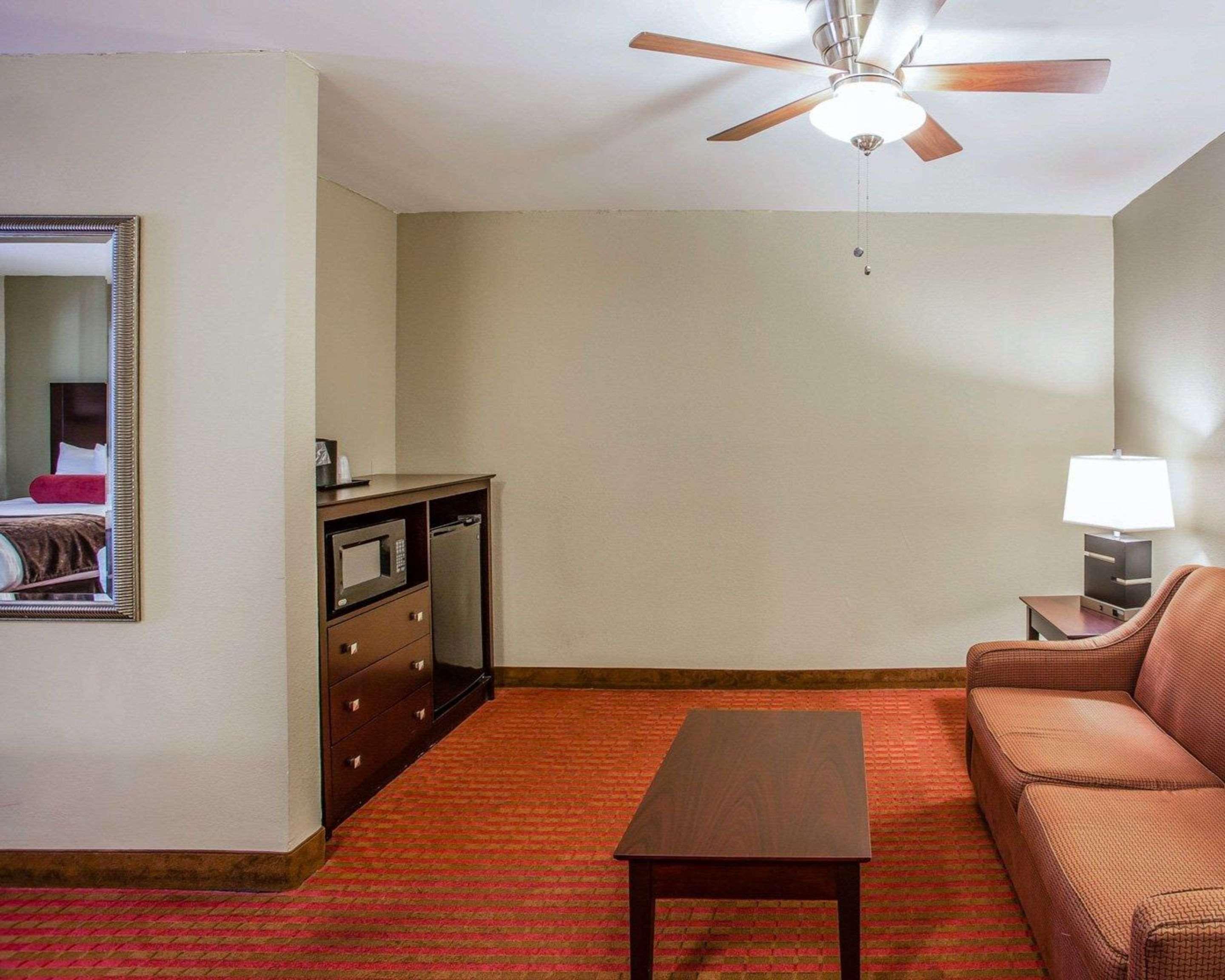Quality Suites Nashville Airport Exterior photo