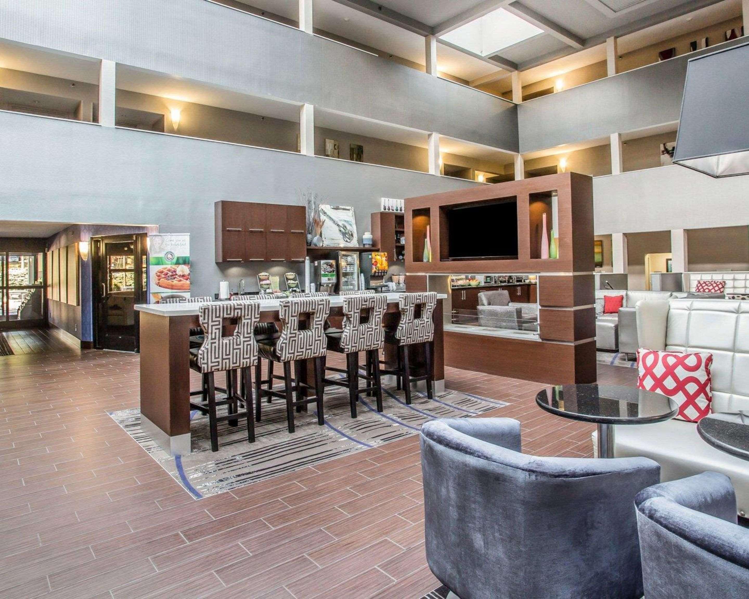 Quality Suites Nashville Airport Exterior photo