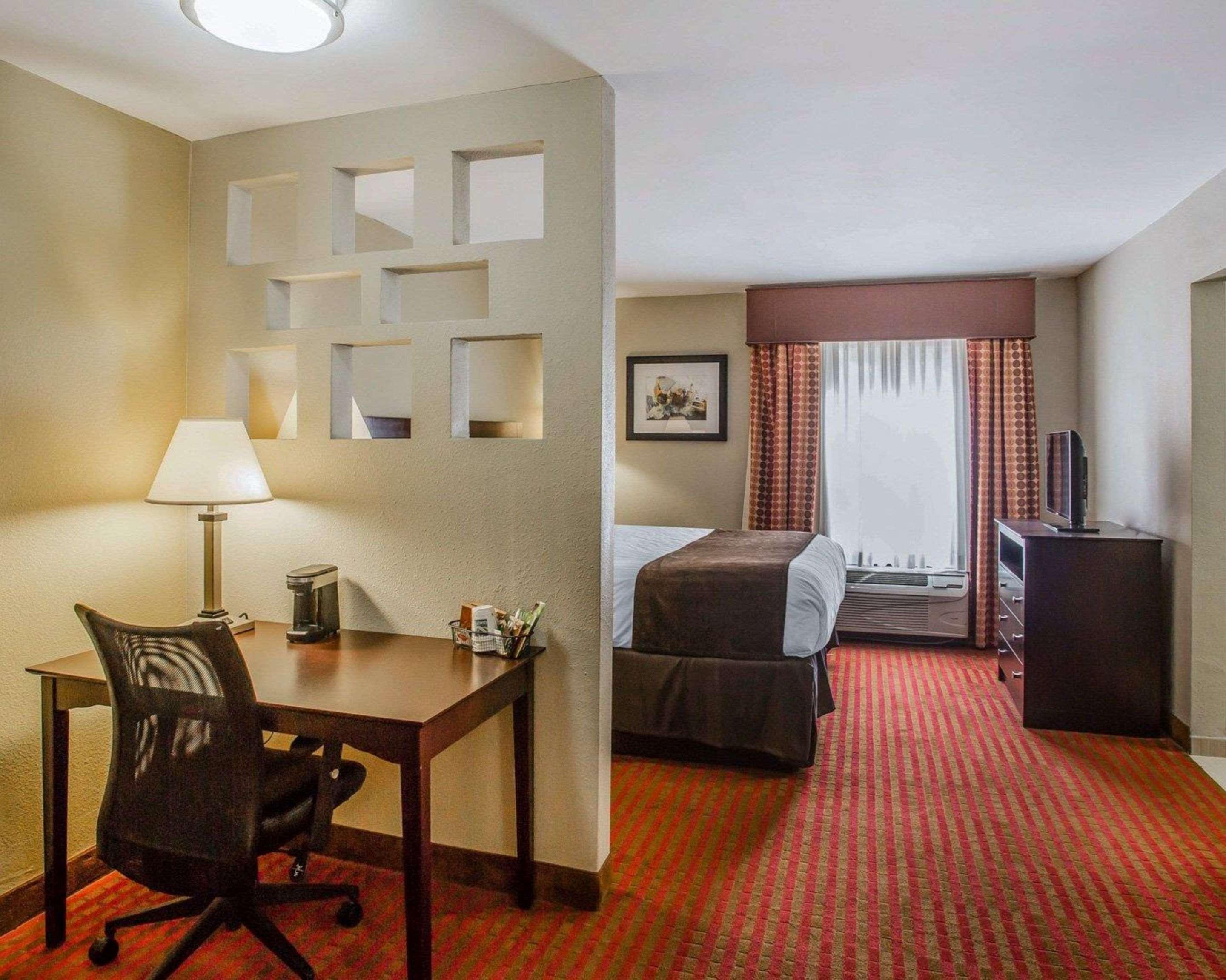 Quality Suites Nashville Airport Exterior photo