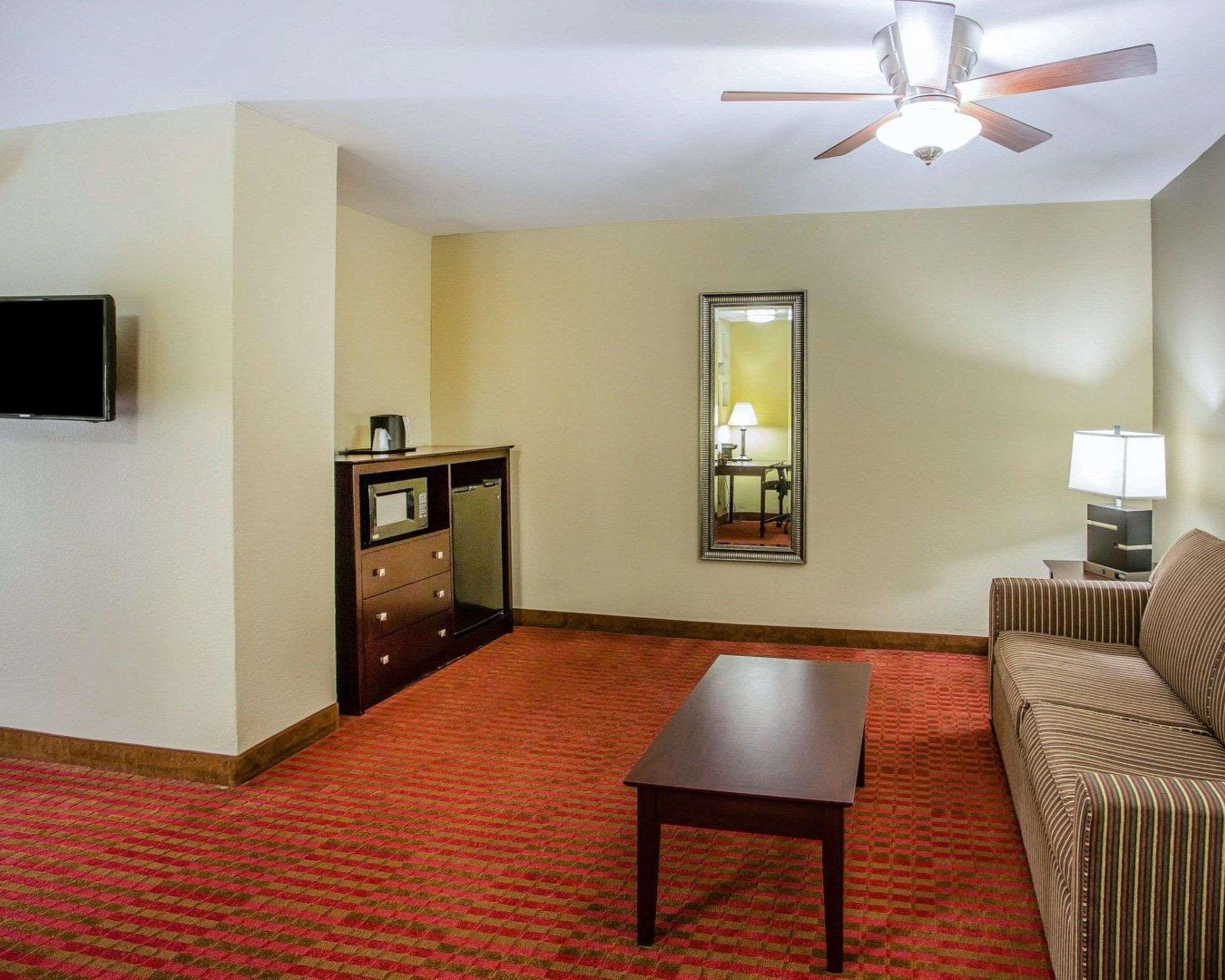 Quality Suites Nashville Airport Exterior photo