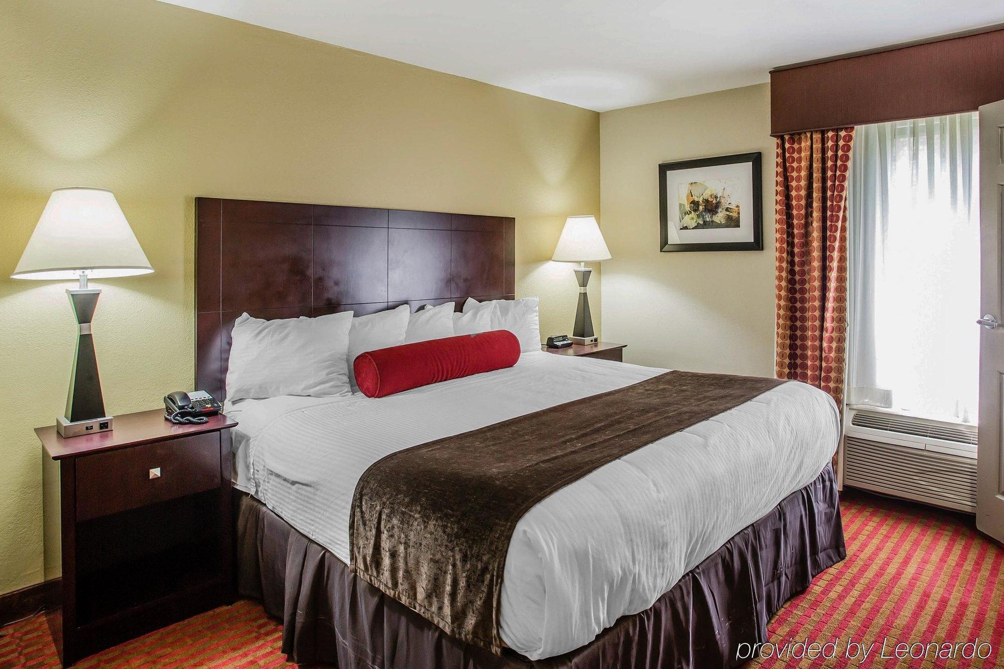Quality Suites Nashville Airport Exterior photo