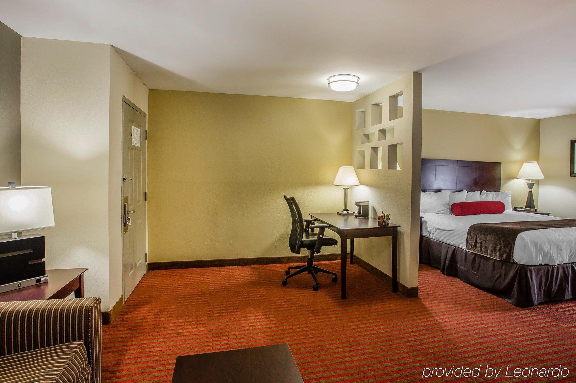 Quality Suites Nashville Airport Exterior photo