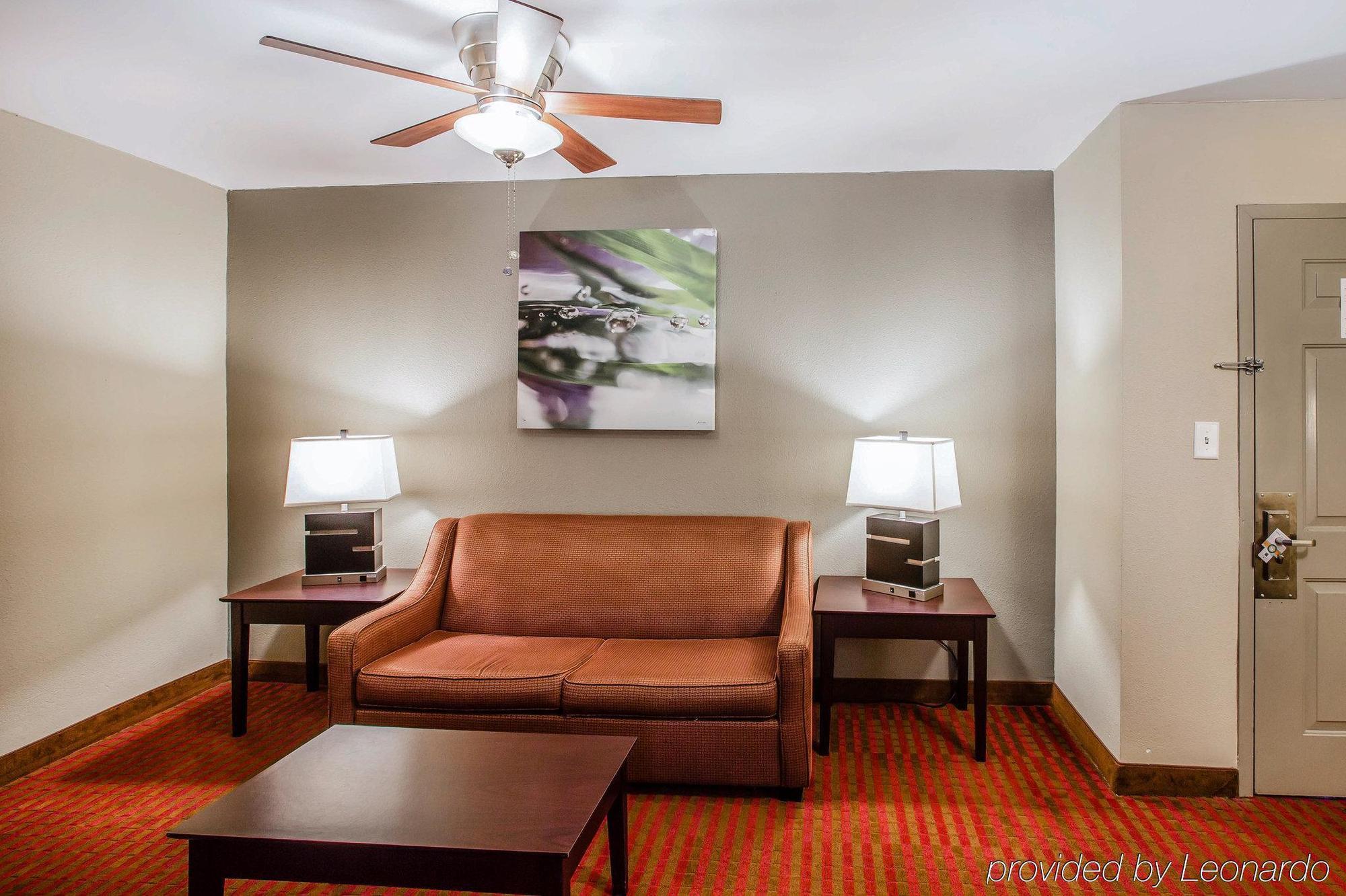 Quality Suites Nashville Airport Exterior photo