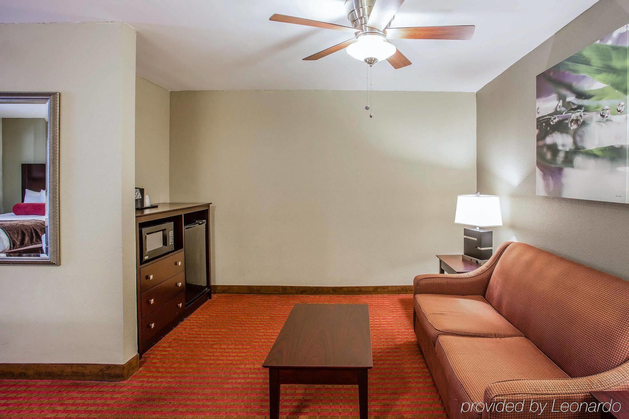 Quality Suites Nashville Airport Exterior photo