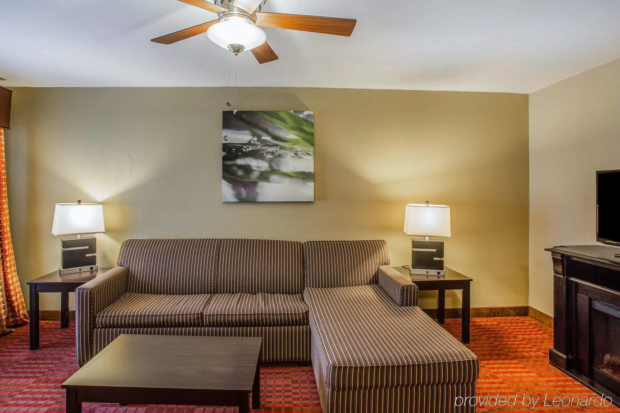 Quality Suites Nashville Airport Exterior photo